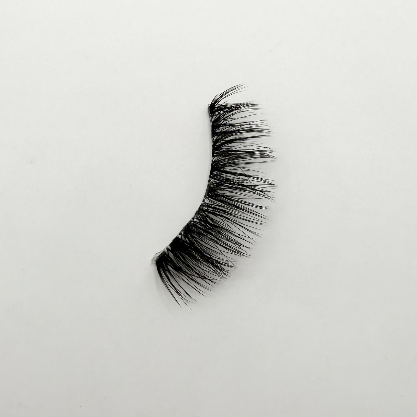 Wispy clear band lashes