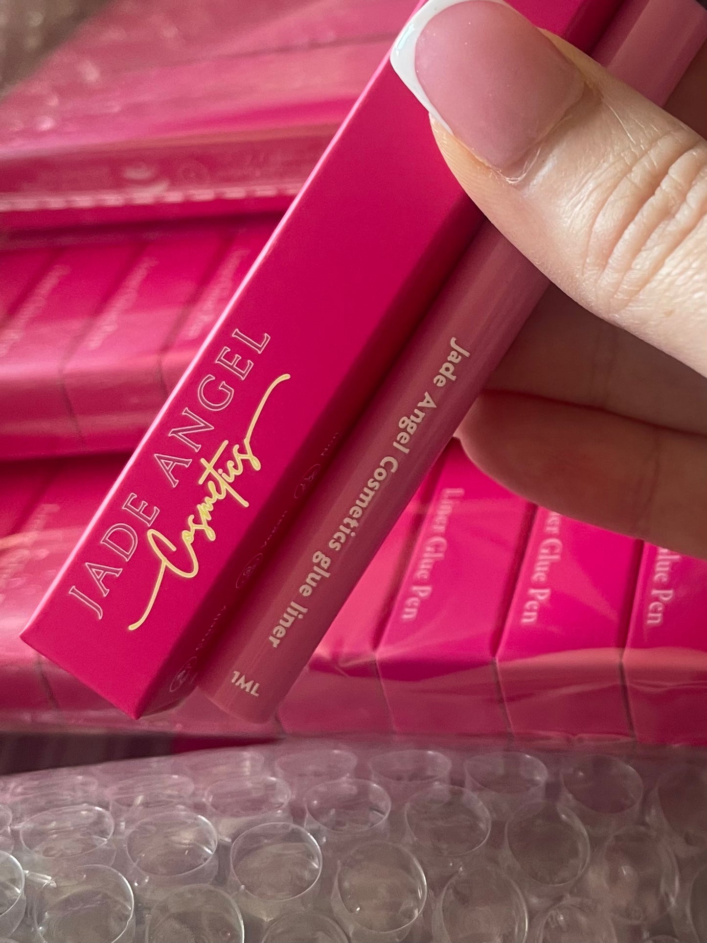 Glue liner pen 2in1 black! Free lashes included