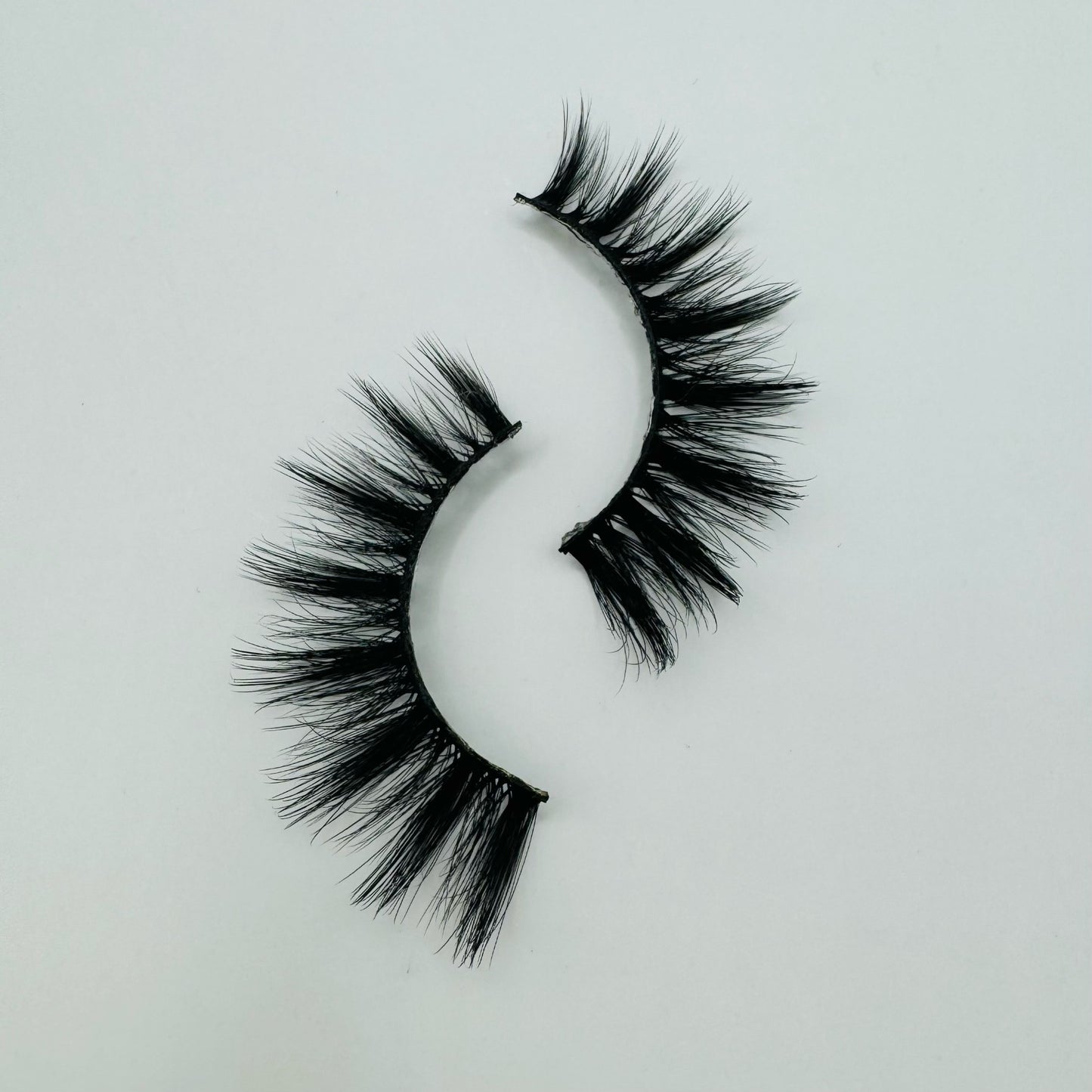 Spiked bombshell lashes