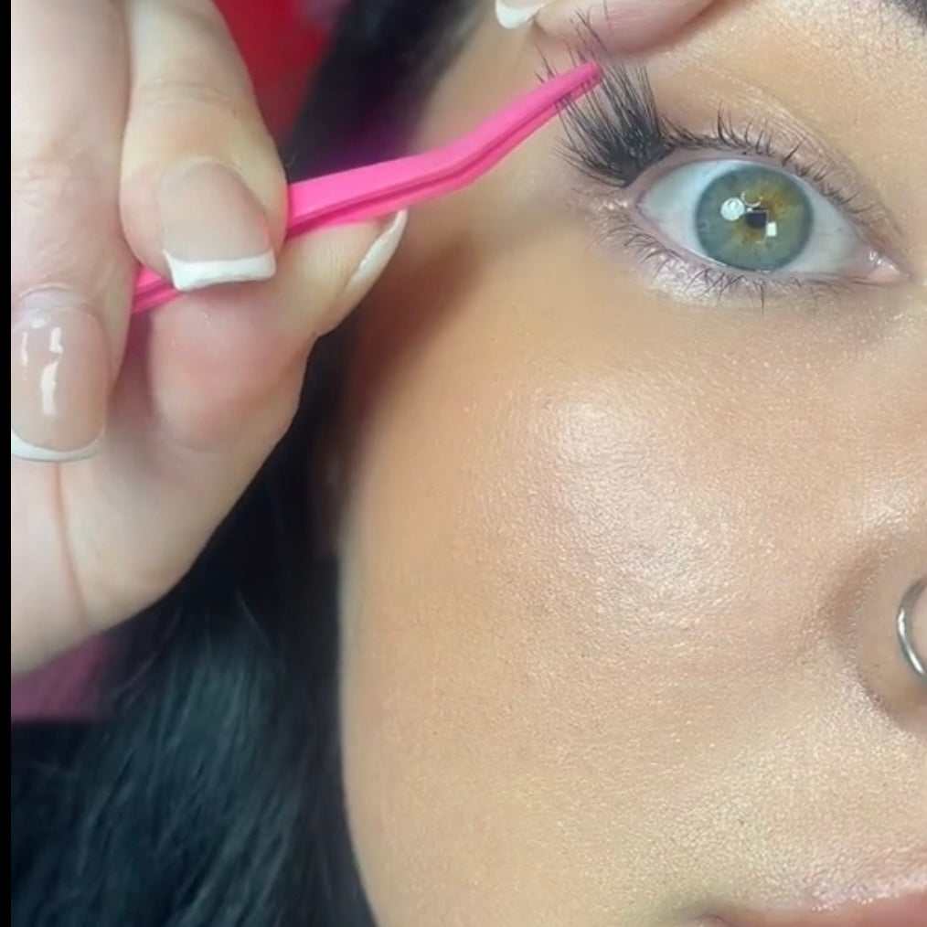 Dramatic easy peasy lashes